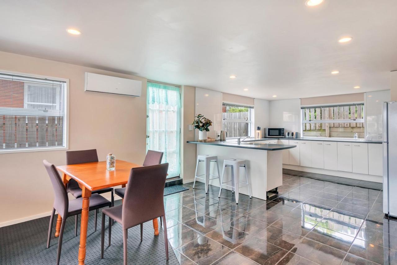 Sunny Side Getaway With Parking And Aircon Villa Auckland Exteriör bild
